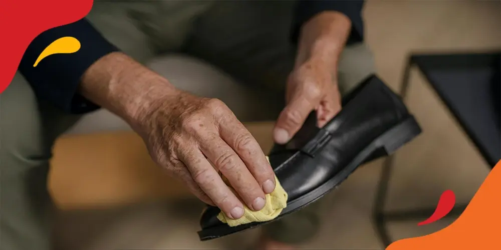 bersihkan sepatu dengan cuka